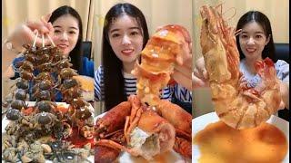 Beautiful fishermen eating delicious seafood eating show กุ้งลายเสือ กุ้งล็อบสเต