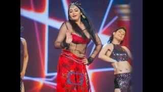 Ragini Dwivedi Wardrobe Malfunction at SIIMA Awards 2013