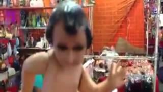 Niño dios bailando el pasito perrón