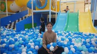 Go play with a ball house and slide on the occasion of New Year 2024 - Poor girl alone living