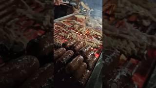 COMO hacer una Parrillada con amigos en un fogón de carbón #shorts #comidaecuatoriana #foryou