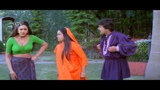 Umashree and Kerala Kutty Fighting To Hug S Narayan  Comedy Scene  Kurigalu Saar Kurigalu