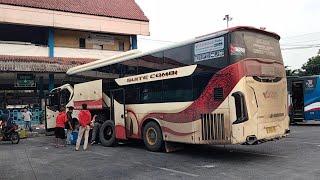 moment ketika bus sembodo suites combi baru tiba dari padang - di terminal kp rambutan