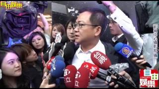 黃朝亮抵達豬哥亮靈堂弔唁