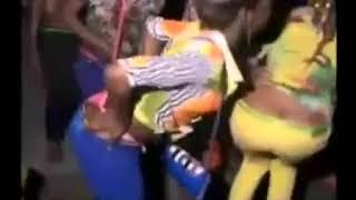 Wanafunzi wa chuo wakicheza bikini chali kwenye kigoma cha kisingeli..KWA VIDEO ZAIDI SUBSCRIBE