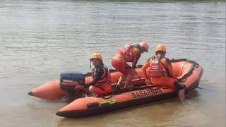 PENCARI IKAN DI DUGA HANYUT TERBAWA BANJIR