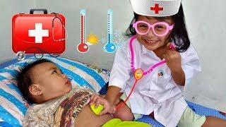 Drama Pasien Lucu Imunisasi  Drama Anak Lucu Main Dokter Dokteran Ambulance  RISKA INCESS
