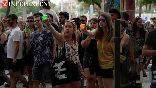 Spanish protesters squirt water at Barcelona tourists ‘Go home’