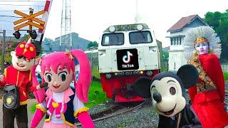 Badut Boboiboy  Ondel Ondel Mickey Mouse Palang Dan Kereta Api Joget Lucu Tiktok