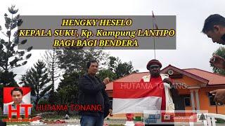 GEBYAR 17 AGUSTUS 1945 HENGKY HESELO MEMBAGI BAGIKAN BENDERA KEPADA WARGA LANTIPO WAMENA PAPUA