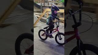 5 years old dropping in like a champ #bmx #bike #bmxlife #kids  #bikelover #bikelife #bikes