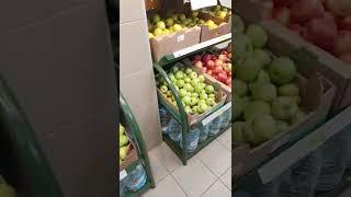 Цена на яблоки в продуктовом магазине в России. 3 апреля 2022. #shorts