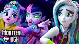 Frankie Fights a Zombie Attack w Lagoona & Deuce  Monster High