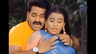 Akshara Singh hot boobs touch in mistake by Pawan Singh 2019