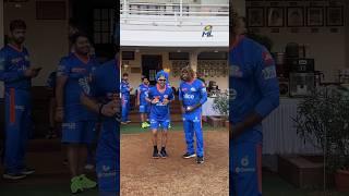 Malinga banne ka tareeka bohot 𝒌𝒆𝒛𝒖𝒂𝒍 hai Ishan Bhai #OneFamily #MumbaiIndians