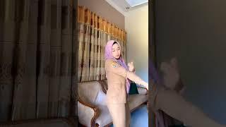 jilbab ungu tiktok cantik baju cokelat rok cokelat itu nya cokelat