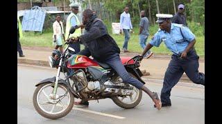 Kenyan Traffic Police Officers Phone is snatched by Motor Cycle Rider