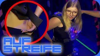 Angriff beim Lasertag Wer schießt mit einer Paintball-Waffe?  Auf Streife  SAT.1 TV