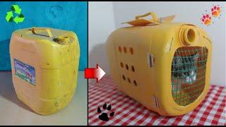 reciclar un bidon galon de plastico y hacer una jaula transportadora para tu mascota