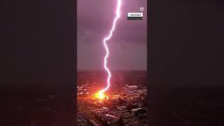 ️Impresionante así fue el impacto de un potente rayo en Louisiana