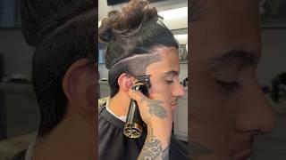 #femalebarber #taperhaircut #undercut #barbergirl #barbershop #lgbtq