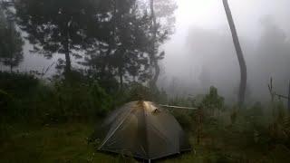 SOLO CAMPING IN HEAVY RAIN AND THUNDERSTORMSTHICK FOG AND STRONG WIND • HEAVY RAIN CAMPING