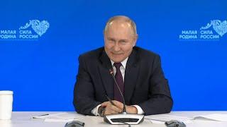 Владимир Путин рассказал анекдот про сыр и сосиски