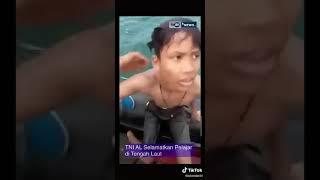 TNI TEMUKAN Anak berenang di tengah laut