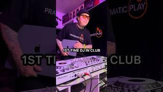 1st time DJ in club be like … Brought to you by Pragmatic Play . Jom cuci di Pragmatic Play