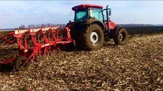 Оранка кукурузи  плуг UNLU трактор McCORMick 135  на уровні з lemken