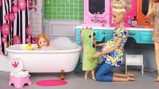 Rutina de Noche de Mama y Bebes Barbie