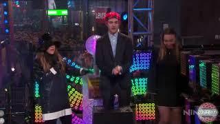 Ninja tries to get New Years Eve crowd to floss with him CRINGE