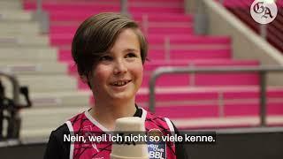 Kinder fragen Baskets-Spieler - mit Deane Williams und Tuomas Iisalo