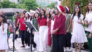 Indonesian singers spread Christmas joy on the streets of Jakarta  AFP