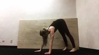 Sexy And Juicy Girl Yoga Fart