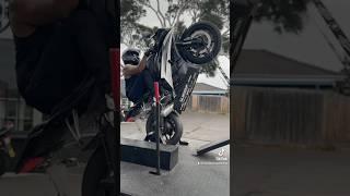 RIDER LEARNING TO CLUTCH UP WHEELIE YAMAHA R6