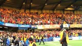 Cimbom omuz omuza Stamford Bridgede Tribün çekimi. Galatasaray fans bounce at Stamford Bridge.