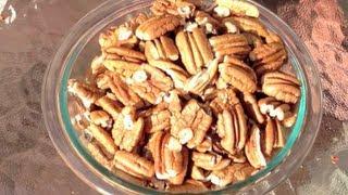 THE EASIEST WAY TO SHELL AND CRACK PECANS UNDER 30 SECONDS