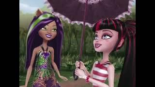 It looks so bad Monster high  I love clawdeens and draculauras friendship️ 