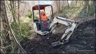 Rifacimento strada di monte con Miniescavatore Bobcat 320 16q   Parte 3