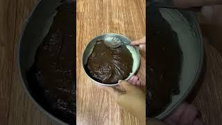 Membuat Brownis Pondan Topping Cokelat Keju Tanpa Mixer