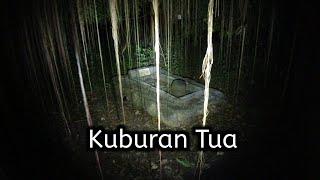 KUBURAN ANGKER BELAKANG RUMAH TUA