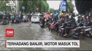 Terhadang Banjir Motor Masuk Tol