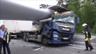 Dramatischer Unfall Windradflügel durchbohrt Lkw bei Bielefeld