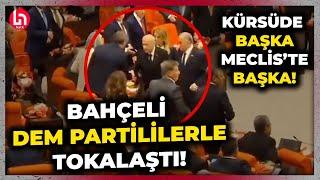 MECLİSTE ŞAŞIRTAN ANLAR Devlet Bahçeli daha önce topa tuttuğu DEM Partililerle tokalaştı