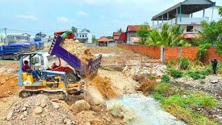 Technique Skill Bulldozer Processing Filling Up The Land Dump Truck 5Ton Unloading