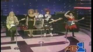 Go-Gos - Our Lips Are Sealed + We Got The Beat American Bandstand 1982