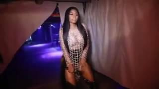 Nicki Minaj Twerks to One Dance Ft Wizkid