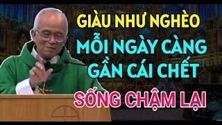 MỖI NGÀY MỘT GẦN CÁI CHẾT DÙ NGƯỜI GIÀU CŨNG NHƯ NGƯỜI NGHÈO  CHA PHẠM QUANG HỒNG GIẢNG THUYẾT