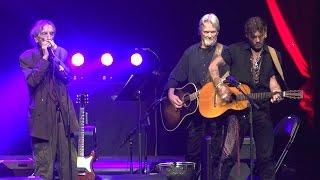 Harry Dean Stanton performs Everybodys Talkin with Johnny Depp & Kris Kristofferson